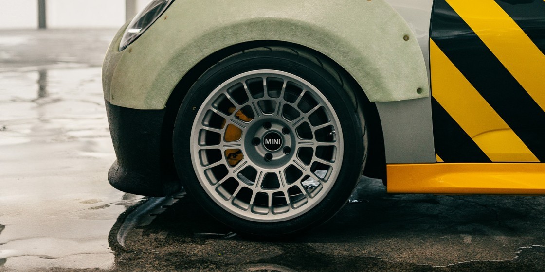 MINI DEUS EX MACHINAコラボレーションモデル